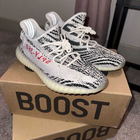 Yeezy 350 Boost V2 Zebras - Picture 4 of 8